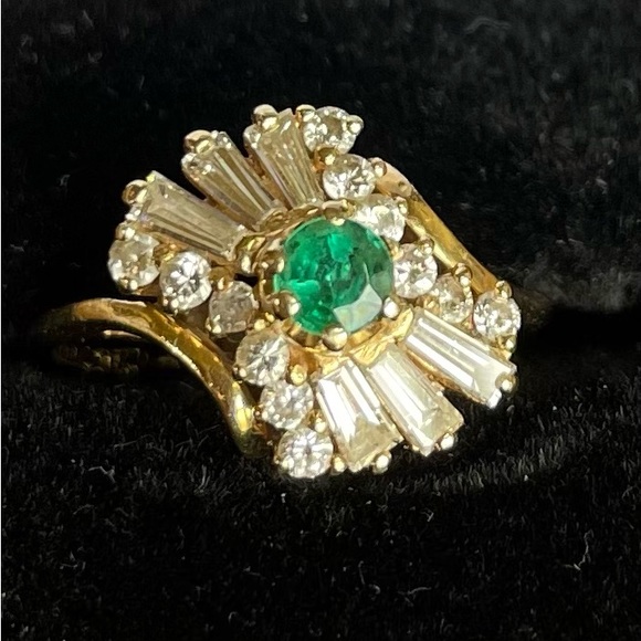 Jewelry - Emerald/ Diamond ring